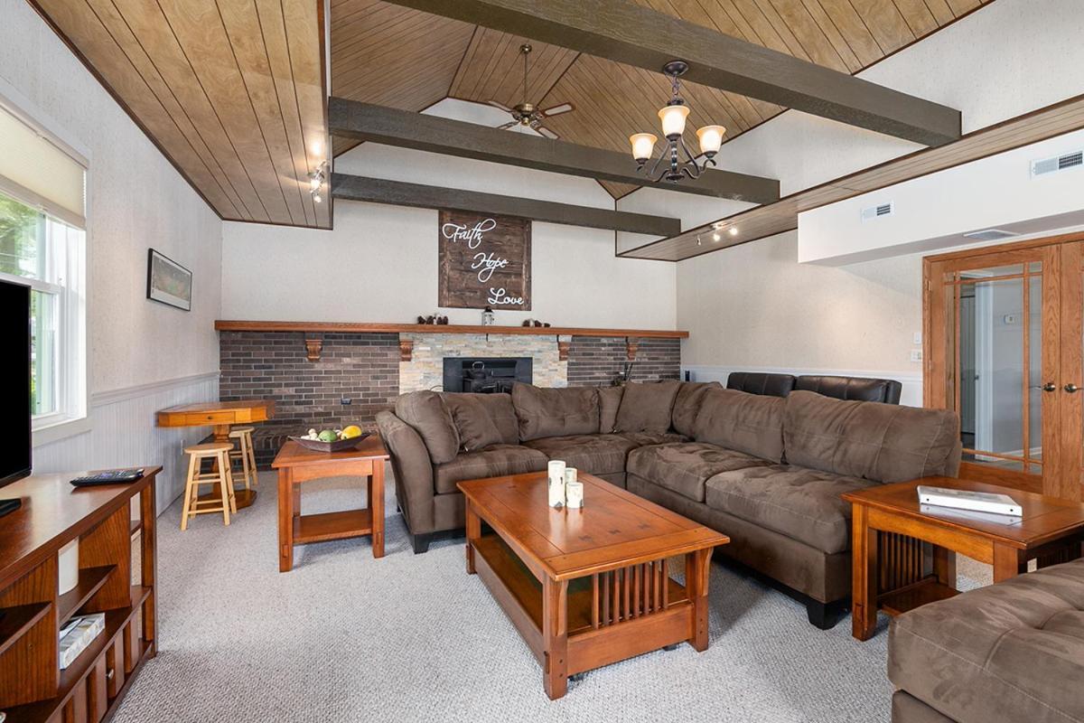 Lakeside Getaway With Dock, Firepit, Grill Newaygo Bagian luar foto